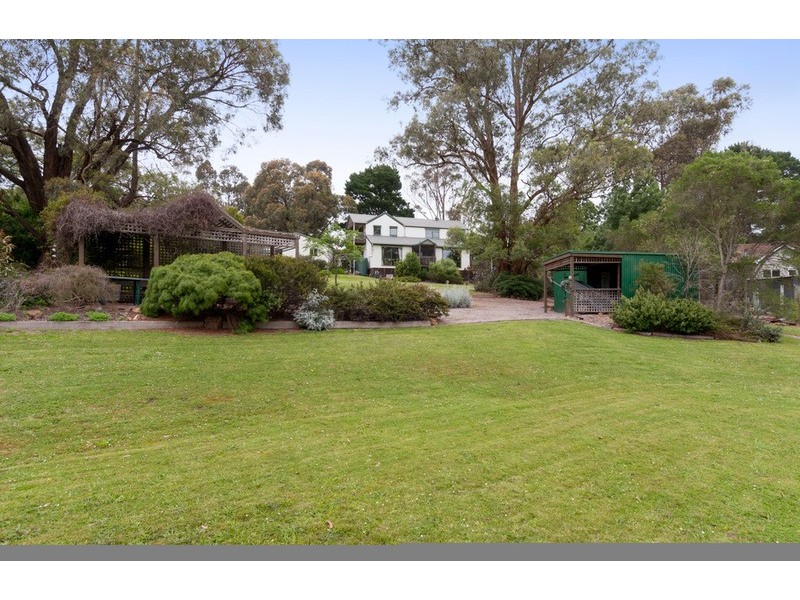 35 Pine Road, Mooroolbark VIC 3138