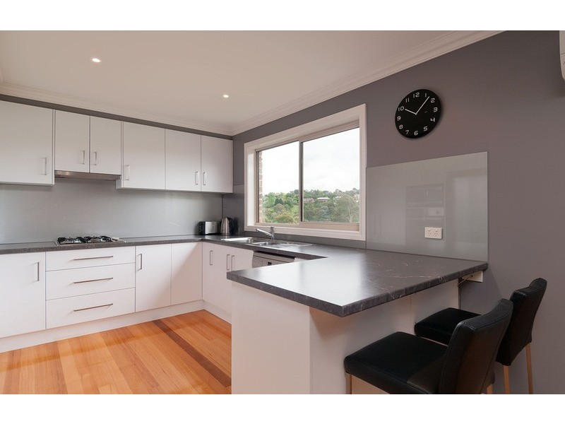 2/14 Russell Avenue, Mooroolbark VIC 3138