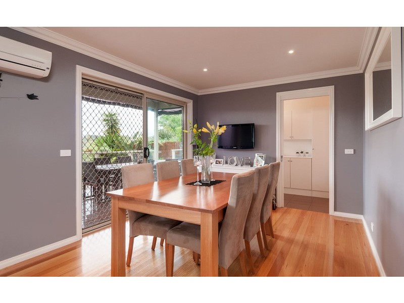 2/14 Russell Avenue, Mooroolbark VIC 3138