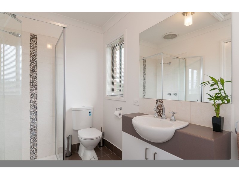 2/14 Russell Avenue, Mooroolbark VIC 3138