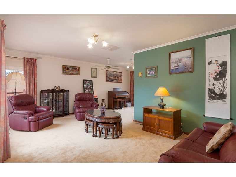 9 Myoora Drive, Mooroolbark VIC 3138