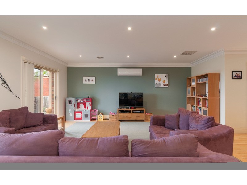 2 Paris Court, Mooroolbark VIC 3138