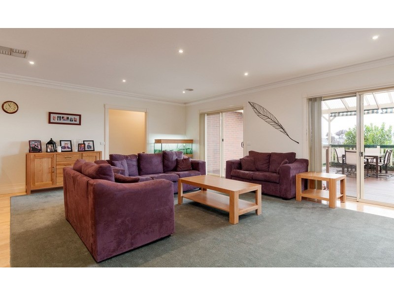 2 Paris Court, Mooroolbark VIC 3138