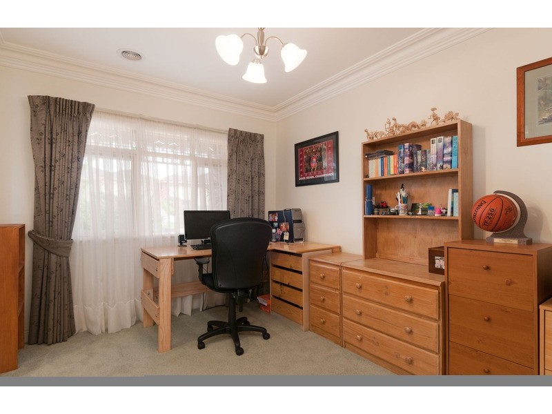 2 Paris Court, Mooroolbark VIC 3138