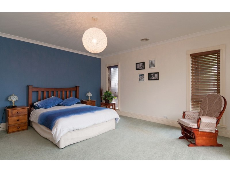 2 Paris Court, Mooroolbark VIC 3138