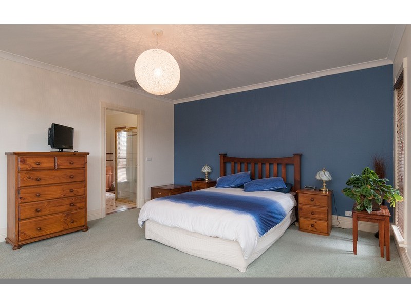 2 Paris Court, Mooroolbark VIC 3138