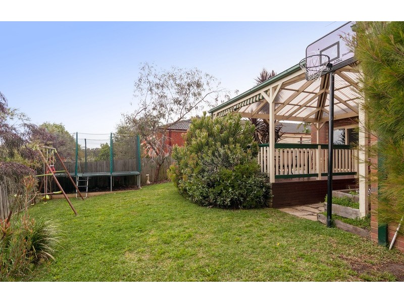 2 Paris Court, Mooroolbark VIC 3138