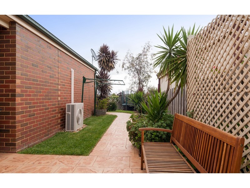 2 Paris Court, Mooroolbark VIC 3138