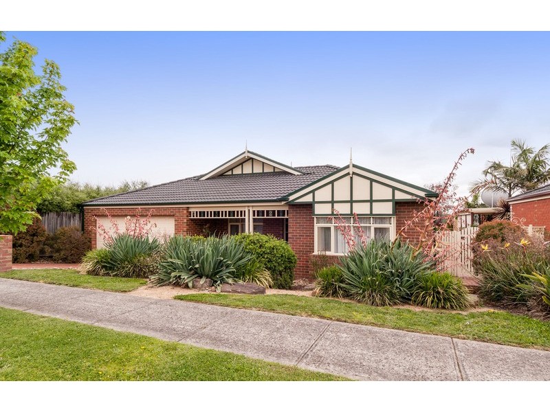 2 Paris Court, Mooroolbark VIC 3138