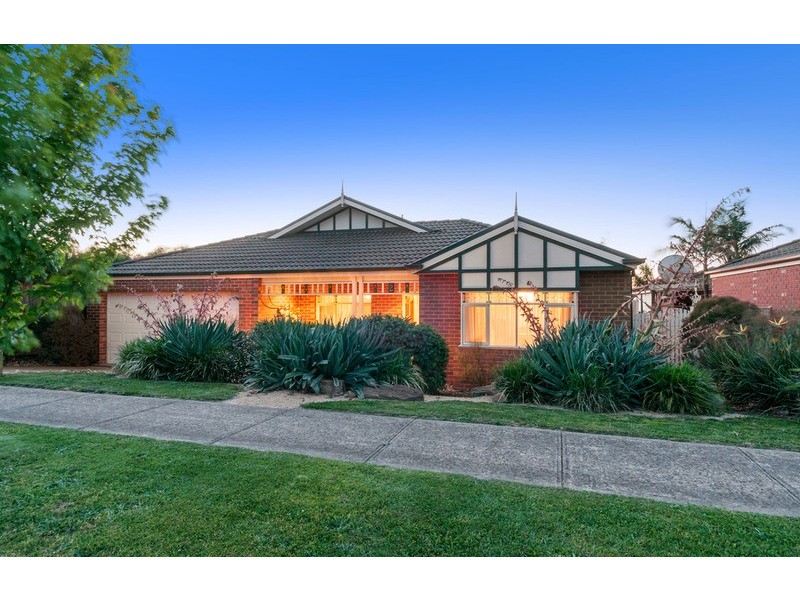 2 Paris Court, Mooroolbark VIC 3138