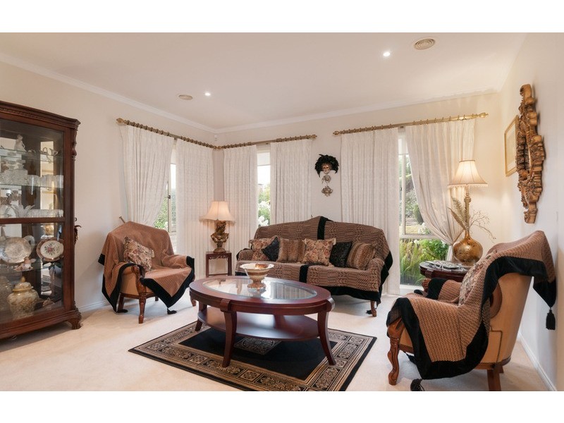 4 Valley Park Drive, Mooroolbark VIC 3138