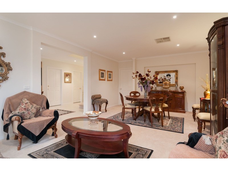 4 Valley Park Drive, Mooroolbark VIC 3138