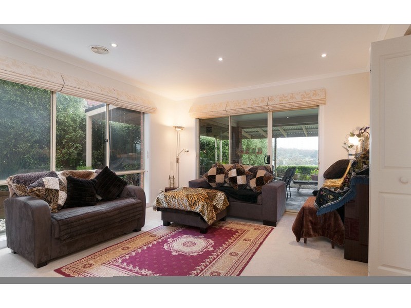 4 Valley Park Drive, Mooroolbark VIC 3138