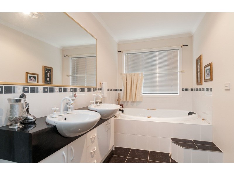 4 Valley Park Drive, Mooroolbark VIC 3138