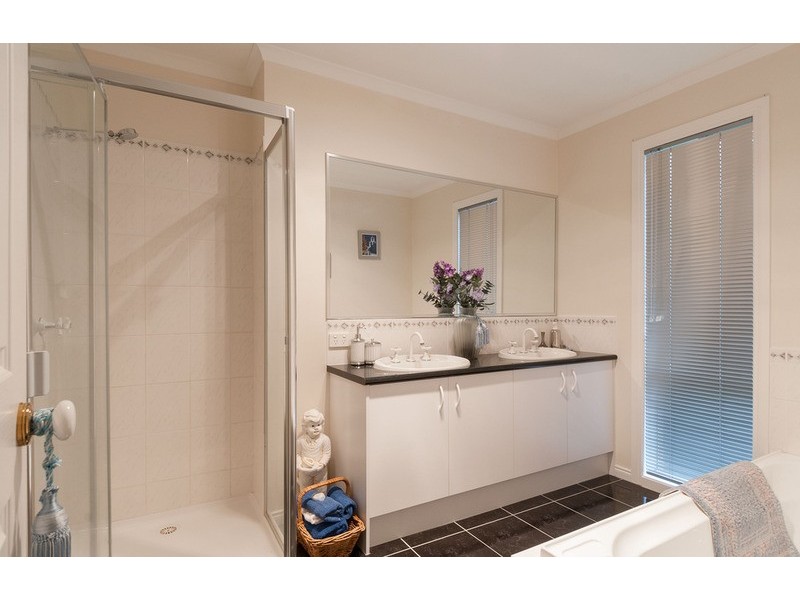 4 Valley Park Drive, Mooroolbark VIC 3138