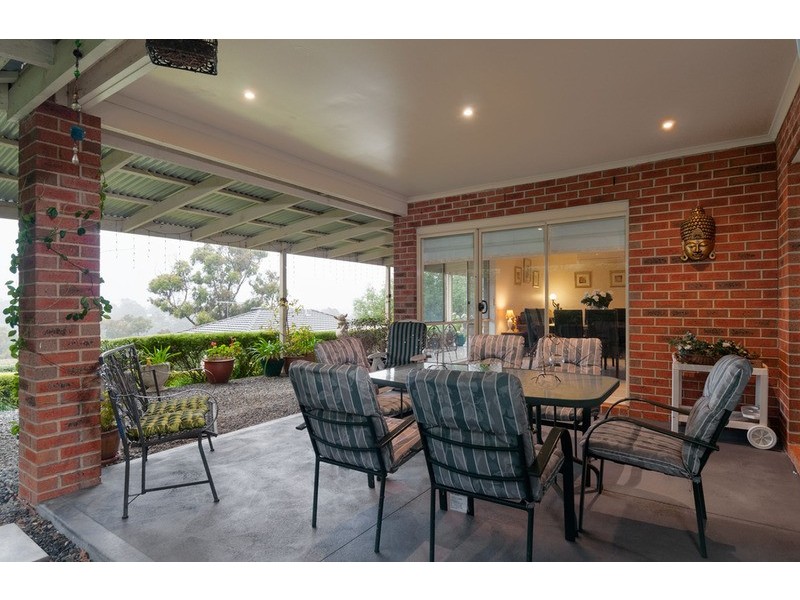 4 Valley Park Drive, Mooroolbark VIC 3138