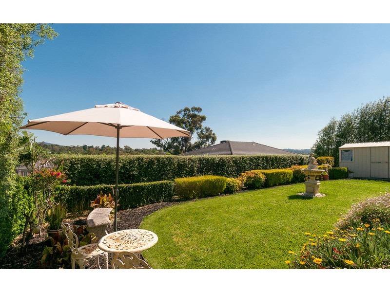 4 Valley Park Drive, Mooroolbark VIC 3138