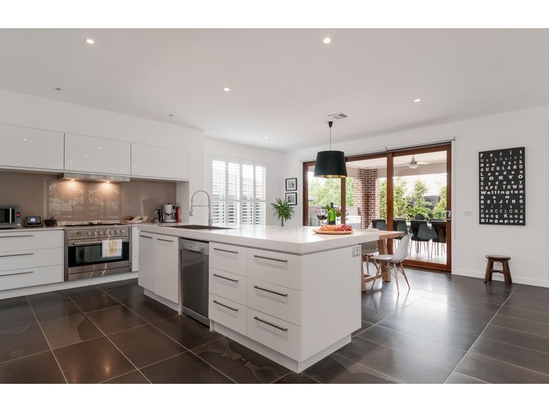 26 Kingston Way, Mooroolbark VIC 3138