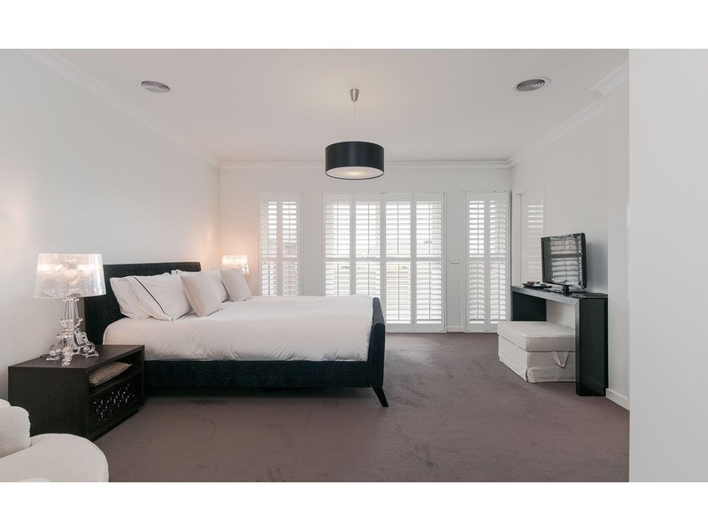 26 Kingston Way, Mooroolbark VIC 3138