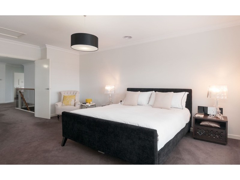 26 Kingston Way, Mooroolbark VIC 3138