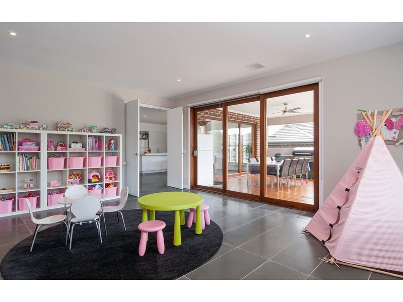 26 Kingston Way, Mooroolbark VIC 3138