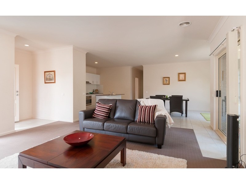 4/8-10 Wordsworth Street, Mooroolbark VIC 3138