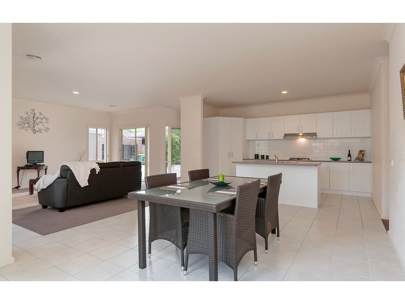 4/8-10 Wordsworth Street, Mooroolbark VIC 3138