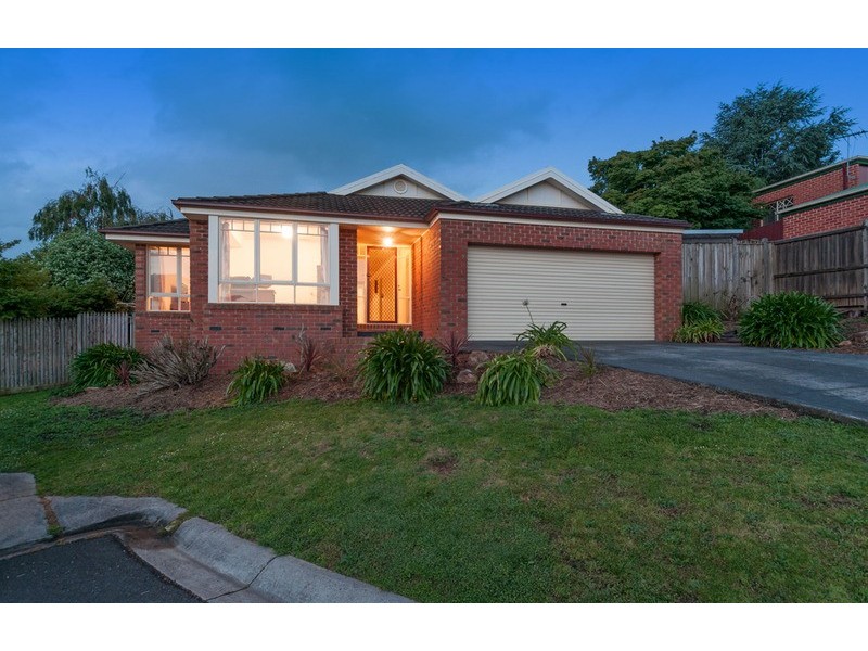 5 Tony Place, Mooroolbark VIC 3138