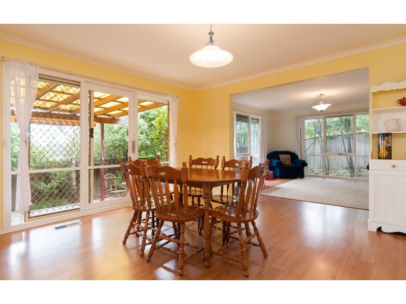 5 Tony Place, Mooroolbark VIC 3138