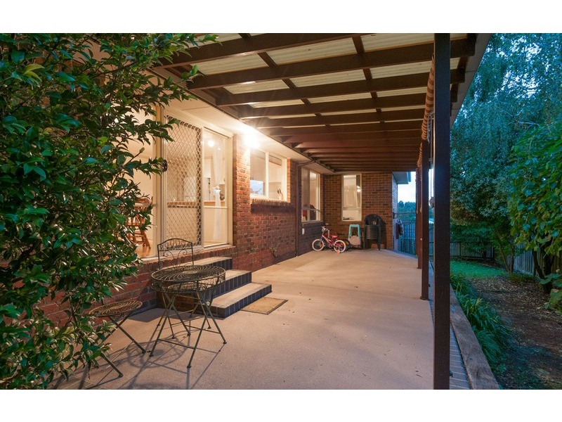 5 Tony Place, Mooroolbark VIC 3138