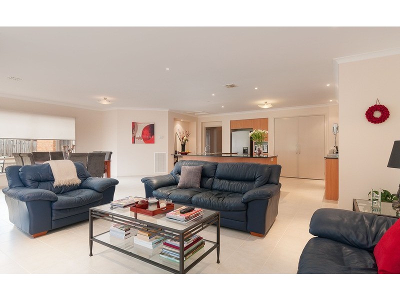 54 Larbert  Road, Mooroolbark VIC 3138