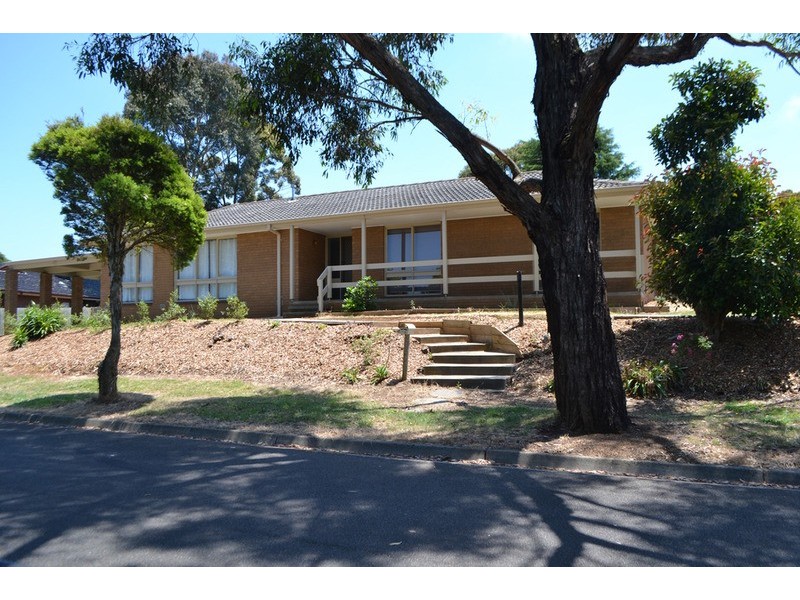 13 Churchill  Drive, Mooroolbark VIC 3138