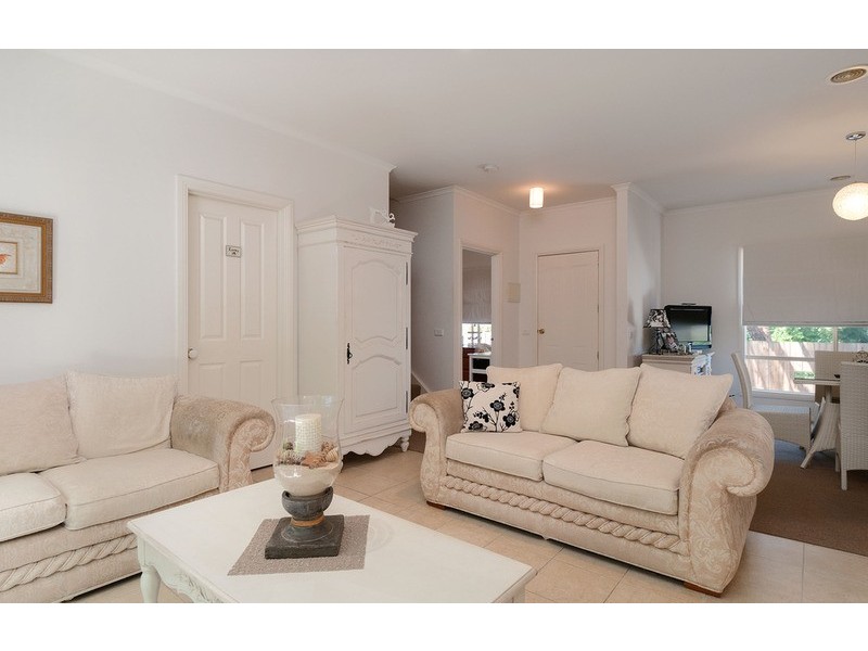 2/45 Bambra Street, Croydon VIC 3136