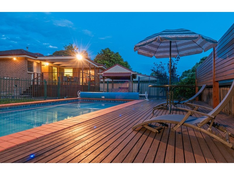 15 Nambour Drive, Mooroolbark VIC 3138