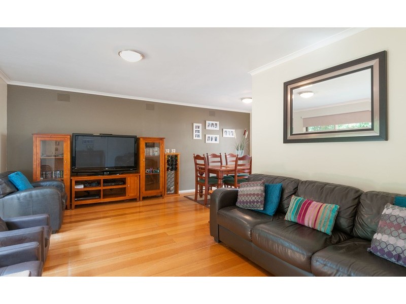 15 Nambour Drive, Mooroolbark VIC 3138