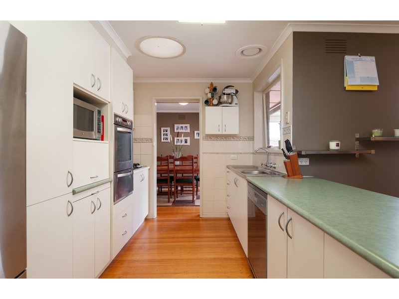 15 Nambour Drive, Mooroolbark VIC 3138