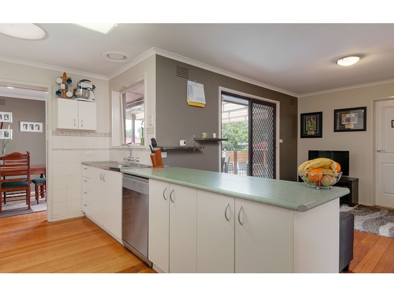 15 Nambour Drive, Mooroolbark VIC 3138