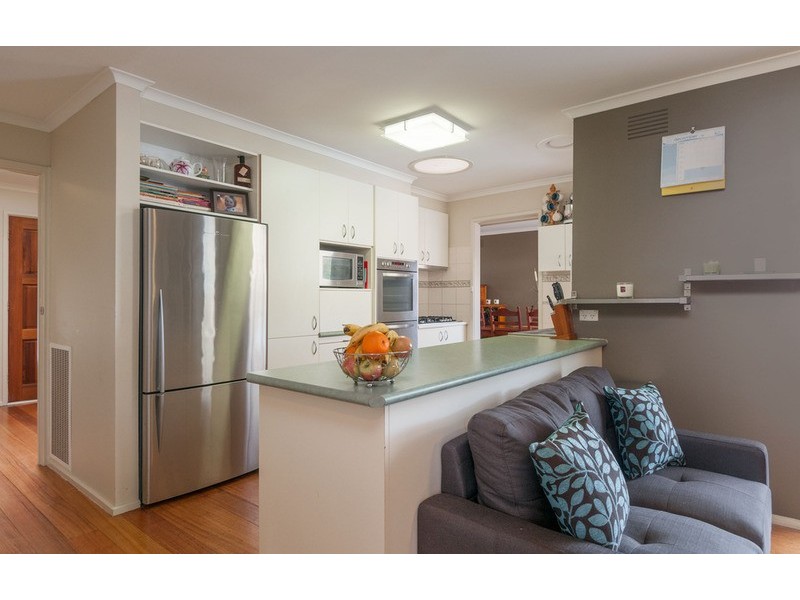 15 Nambour Drive, Mooroolbark VIC 3138