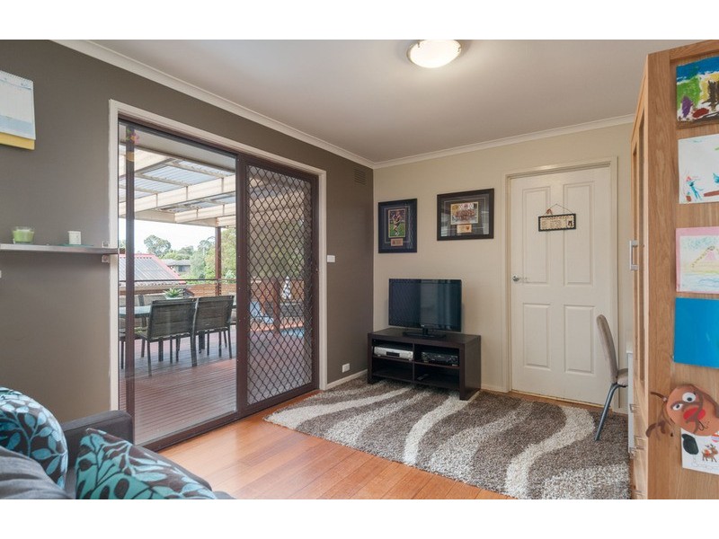 15 Nambour Drive, Mooroolbark VIC 3138