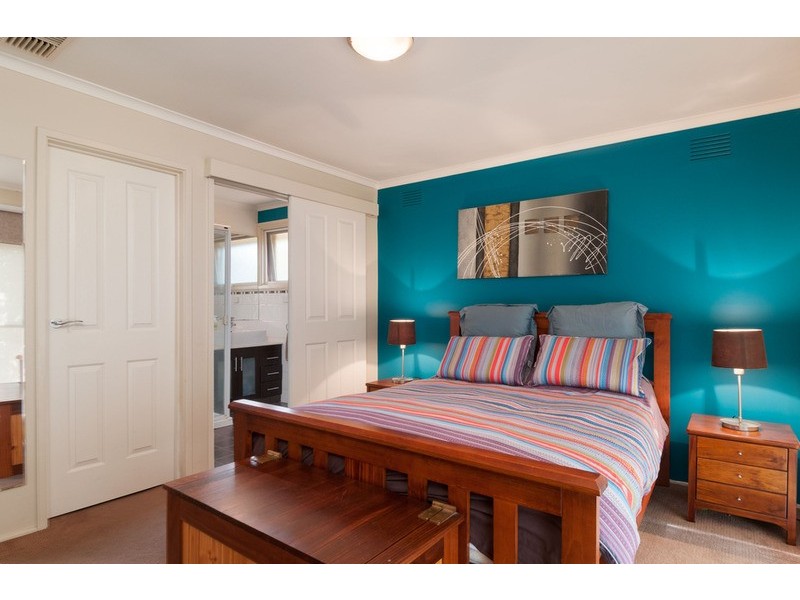 15 Nambour Drive, Mooroolbark VIC 3138