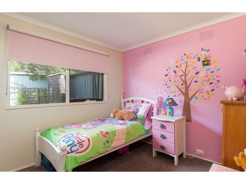 15 Nambour Drive, Mooroolbark VIC 3138