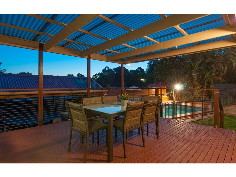 15 Nambour Drive, Mooroolbark VIC 3138
