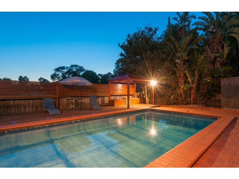 15 Nambour Drive, Mooroolbark VIC 3138