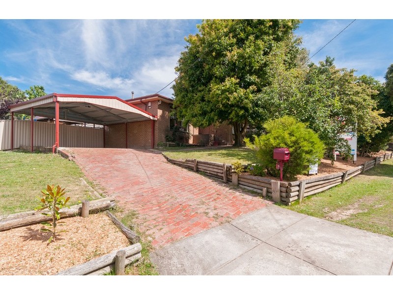 15 Nambour Drive, Mooroolbark VIC 3138