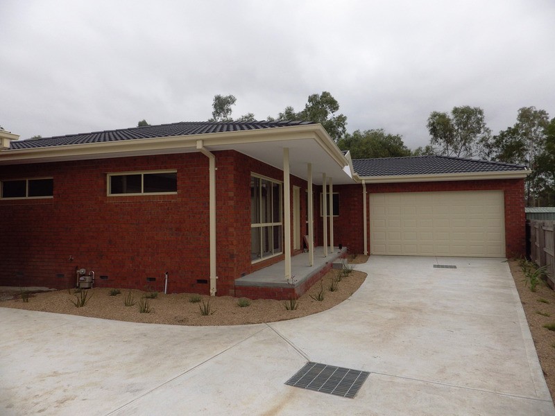 2/85 Esther Crescent, Mooroolbark VIC 3138