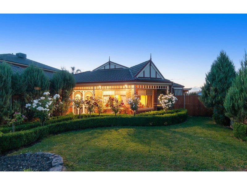 5 Paris  Court, Mooroolbark VIC 3138