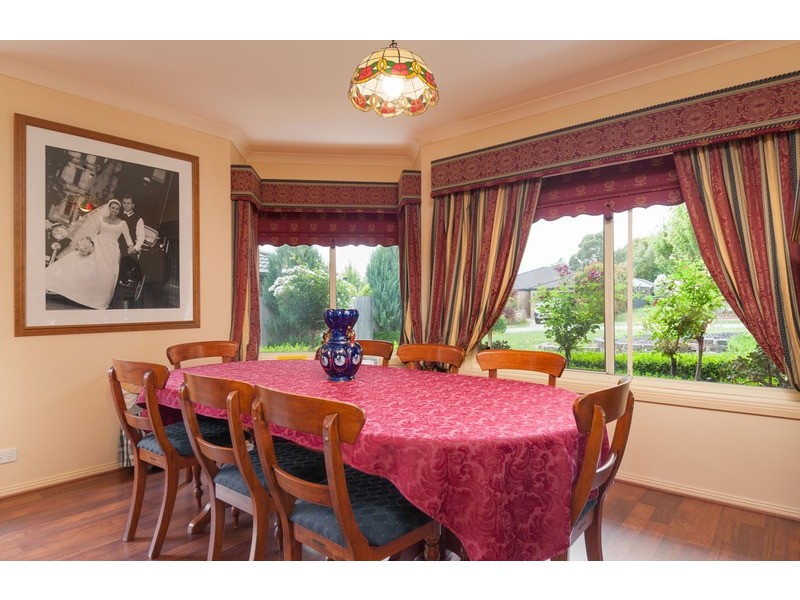 5 Paris  Court, Mooroolbark VIC 3138