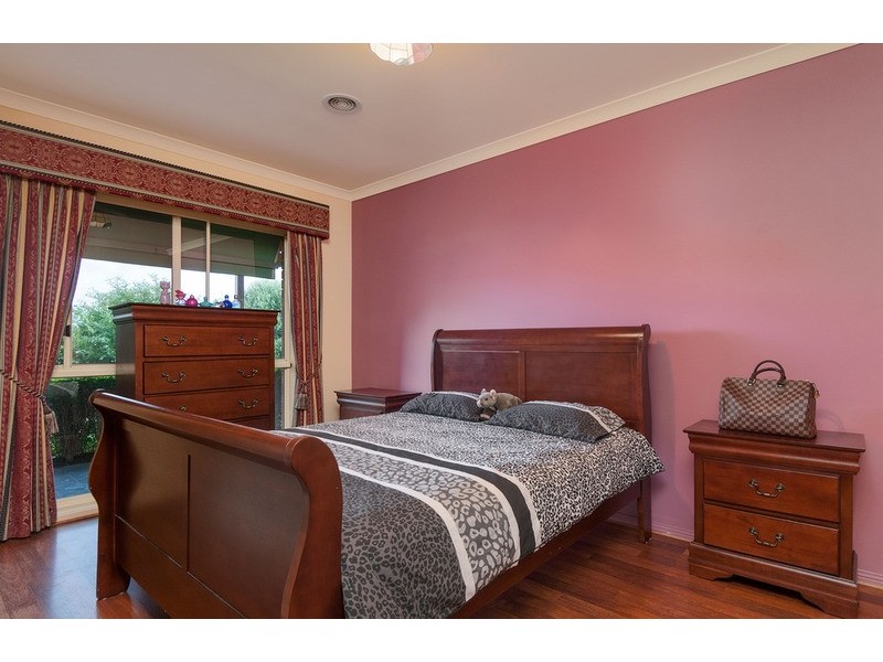 5 Paris  Court, Mooroolbark VIC 3138