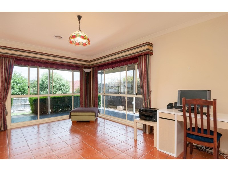 5 Paris  Court, Mooroolbark VIC 3138