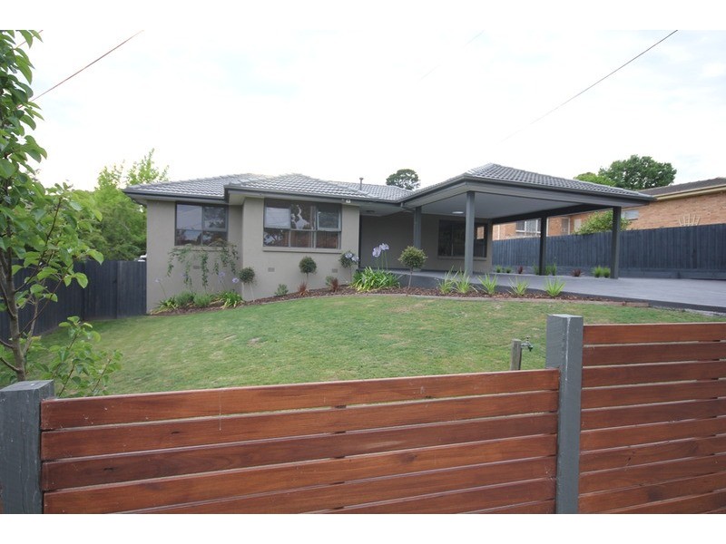 56 Longfellow Avenue, Mooroolbark VIC 3138